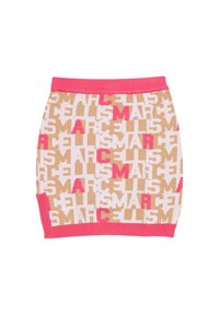 Gonna mini in maglia con una base beige e lettere bold rosa e bianche. Vita alta rosa uniforme e design aderente con una texture morbida.