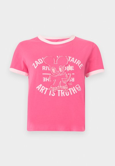 Φωτεινό ροζ κοντομάνικο T-shirt με λευκή επένδυση, με καρτούν ποντίκι σε πατίνια και κείμενο «Zadig & Voltaire», «Η τέχνη είναι η αλήθεια».