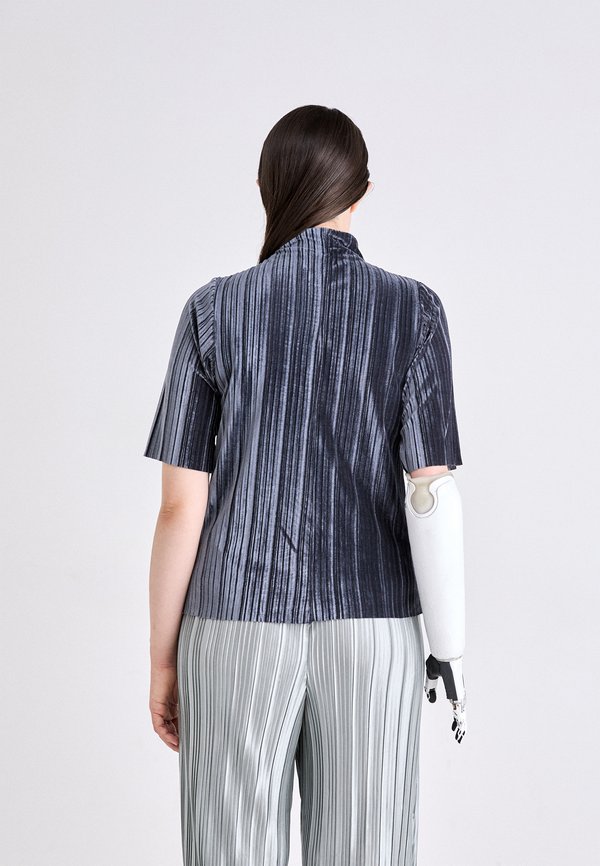 ADAPTIVE FOLDED WATERFALL NECK - Print T-shirt4