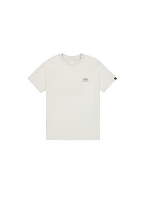 Λευκό βαμβακερό μπλουζάκι με κοντά μανίκια, στρογγυλή λαιμόκοψη και λογότυπο σε τόνο πάνω στο στήθος. Διαθέτει μια μικρή ετικέτα με το λογότυπο στο μανίκι.