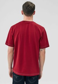 Next T-SHIRT. - Tricou basic - burgundy red contrast stitch