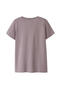 T-shirt à manches courtes dans une couleur lavande atténuée, avec un col rond simple et un tissu doux au toucher lisse.