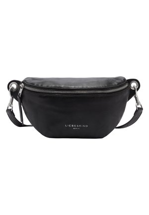 Schwarze Leder-Gürteltasche mit silbernem Reißverschluss und Schnallen, vorne in der Mitte mit dem Markennamen "Liebeskind Berlin".