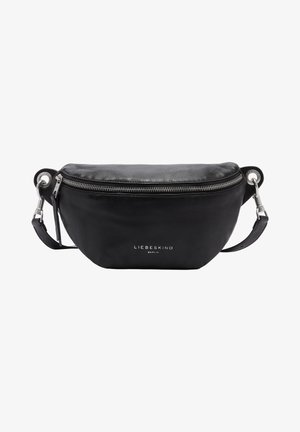 Schwarze Leder-Gürteltasche mit silbernem Reißverschluss und Schnallen, vorne in der Mitte mit dem Markennamen "Liebeskind Berlin".