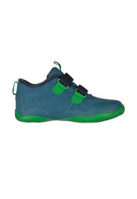 Blaue und grüne Sportschuhe mit einem textilen Obermaterial, einer Gummisohle und zwei verstellbaren Klettverschlüssen für einen sicheren Sitz.