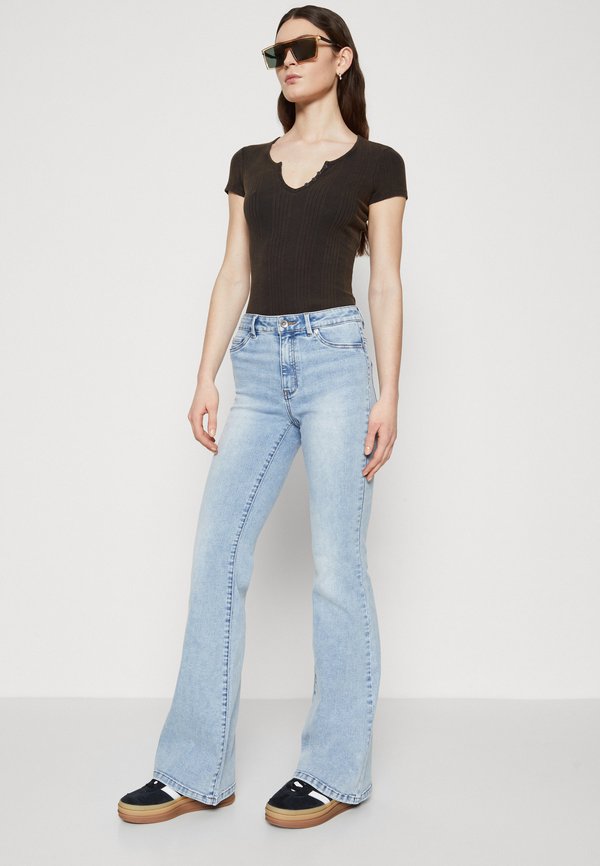 ONLROSE RETRO - Flared Jeans4