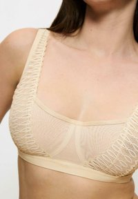 Triumph AURA SPOTLIGHT  beżowy