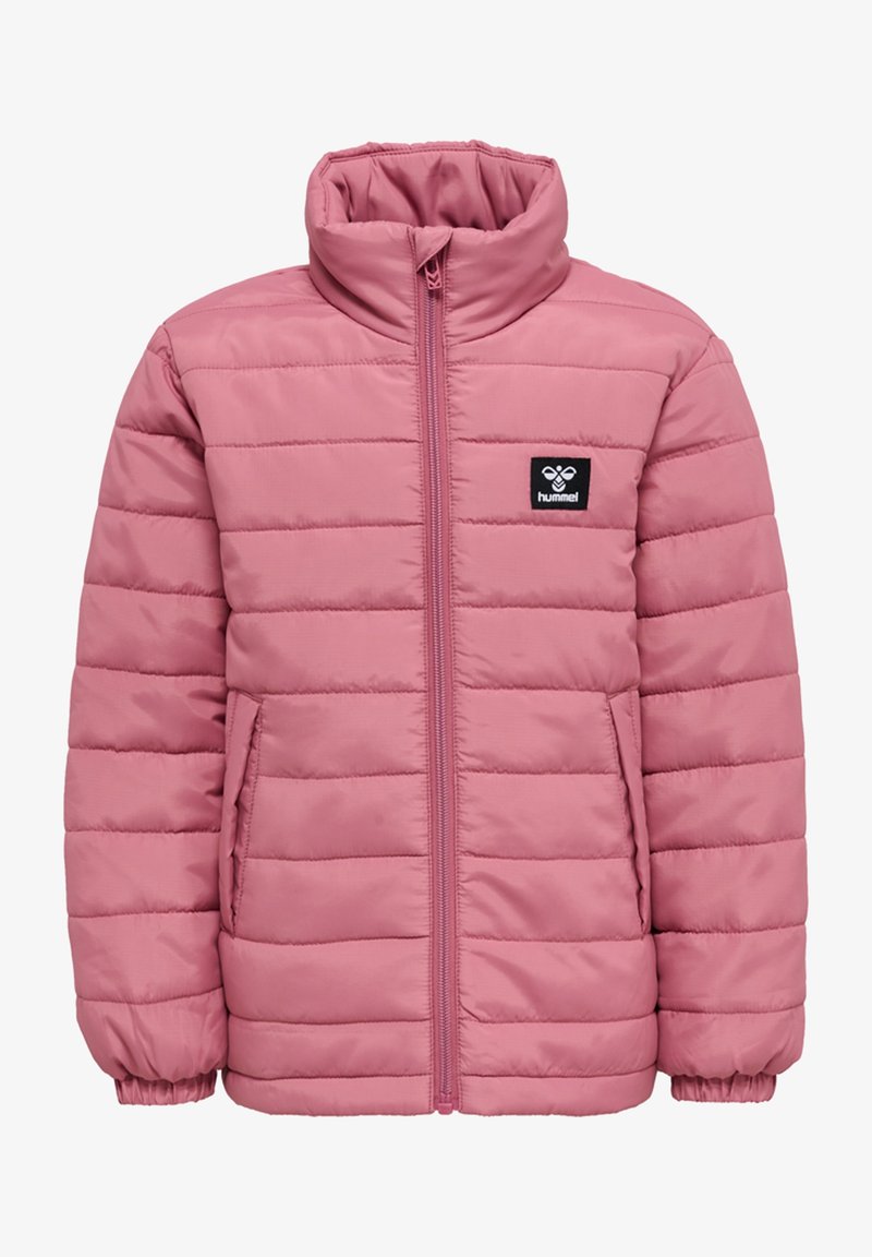Padded jacket w kolorze jasnoróżowym z wysokim kołnierzem, zamkiem błyskawicznym z przodu i naszywką z logo. Posiada pikowaną strukturę i elastyczne mankiety.