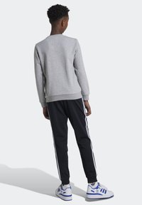 adidas Originals Träningsbyxor - black