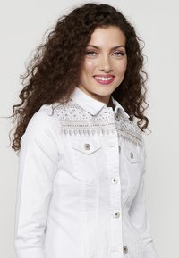 Koroshi Traper jakna - blanco   white