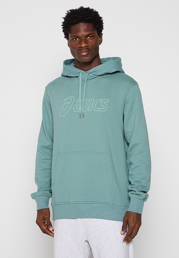 Hoodie teal en tissu doux, doté d'une poche kangourou, d'une capuche à cordon de serrage et d'un logo ASICS blanc bien visible sur le devant.