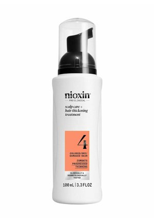 Nioxin hoofdhuidverzorging haarverdikkende behandeling in een witte container, met een zwarte pomptop, oranje label en vetgedrukte zwarte tekst. Afmeting: 100 mL.