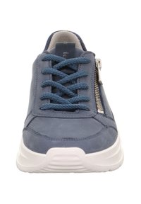 Blaue Leder-Sneaker mit Stofffutter, ausgestattet mit einem Reißverschluss vorne, strukturierten Schnürsenkeln und einer weißen Gummisohle.