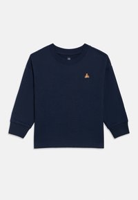 Tengerészkék hosszú ujjú kisgyermek póló környakú, bal mellrészen apró hímzett mackóval.