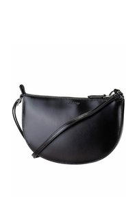 Schwarze Leder-Crossbody-Tasche mit einer geschwungenen Form, Reißverschluss oben und schmalem Tragegurt. Verfügt über eine glatte Textur und minimalistisches Design.