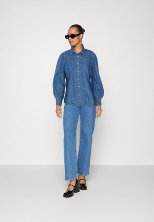 Vero Moda VMEUDORA FRILL - Blúzka so zapínaním na gombíky - medium blue denim