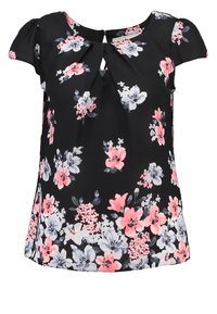 Fladdrande svart blus med livfulla rosa, vita och blå blommönster. Rund halsringning med nyckelhålsdetalj och korta ärmar.