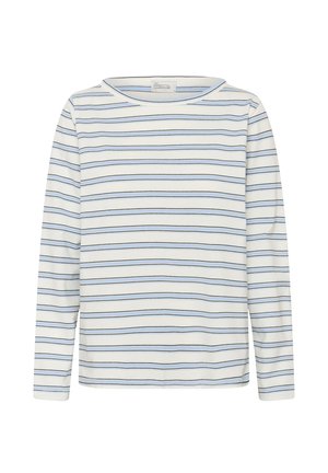Langarm T-shirt met ronde hals, witte basis en dunne horizontale strepen in lichtblauw en zwart.