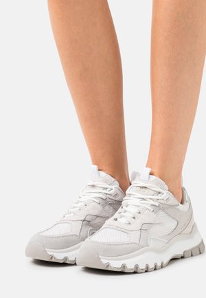 BANKSY BASS - Trainers - white