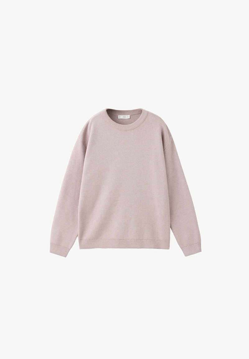 Pull rose clair à manches longues avec col rond et bords-côtes aux poignets, à l'ourlet et à l'encolure sur fond blanc.