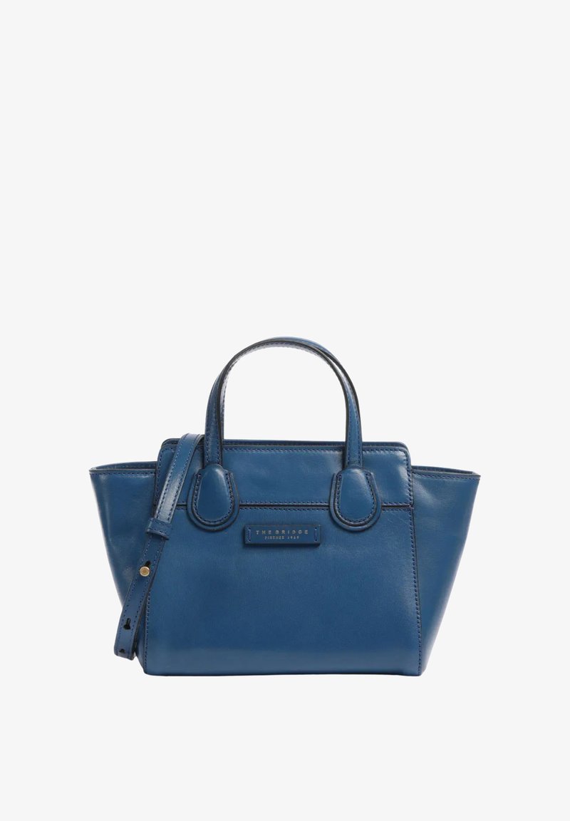 Borsa in pelle blu con manici arrotondati, una tracolla removibile e forma rettangolare. Presenta una placca con logo dorato sulla parte frontale. Texture liscia.