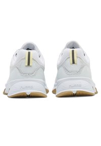Hummel REACH TR CORE - Chaussures de course - barely blue