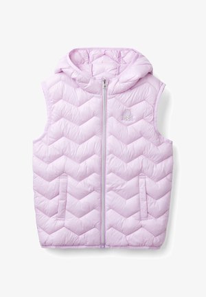 Gilet smanicato trapuntato di colore viola chiaro con cappuccio, caratterizzato da un motivo a zigzag, zip frontale e due tasche laterali. Logo ricamato sul petto.
