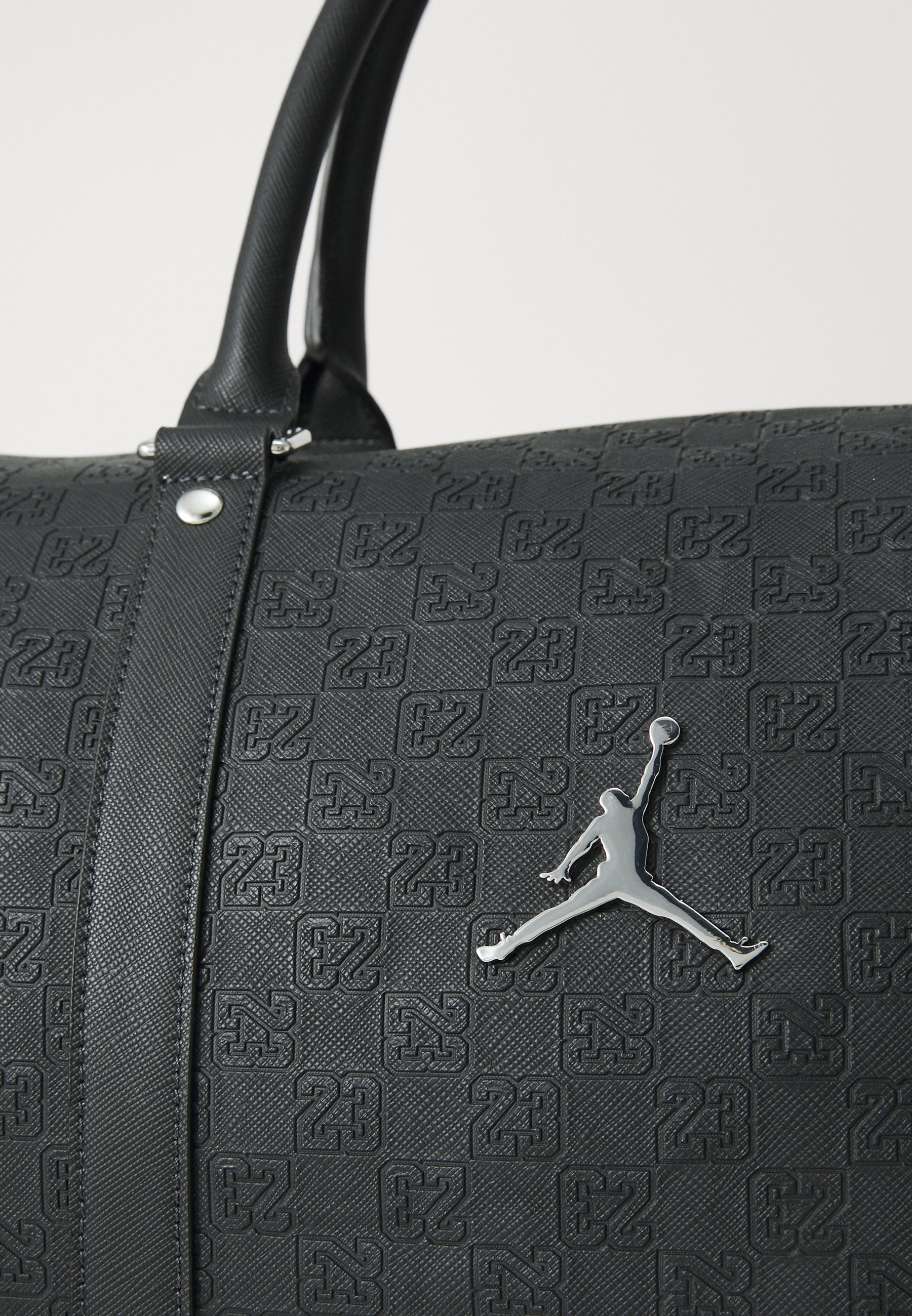 バッグ JORDAN Monogram Duffle Bag Jordan Monogram Duffle (25L) Duffle Bag. Nike UK