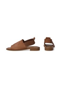 Braune Leder-Slingback-Sandalen mit flacher Sohle und elastischem Riemen. Offenes Zehendesign und glatte Textur, mit minimalistischer Silhouette.