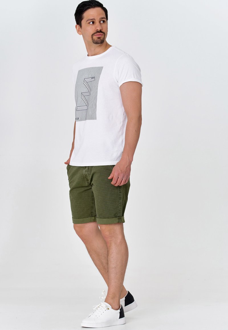 Herren Chino Shorts | INDICODE JEANS CAEDMON Shorts cypress/dunkelgrün - TB45253 Herren Chino Shorts | INDICODE JEANS CAEDMON Shorts cypress/dunkelgrün - TB45253