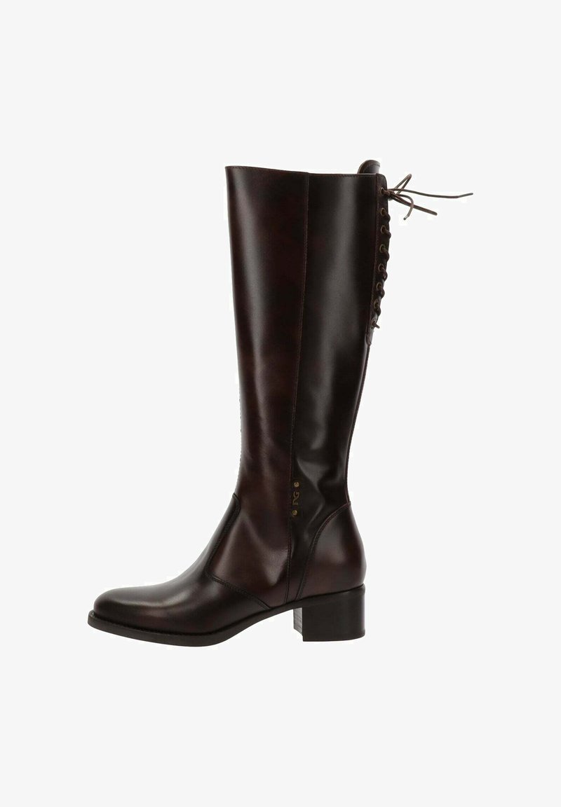 Bottes en cuir marron jusqu'au genou avec une finition lisse, bout rond, petit talon carré et des lacets à l'arrière.