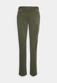 Olijfgroene broek met een rechte pijpdesign, met een tailleband, twee achterzakken met knopen en een soepele katoenstructuur.