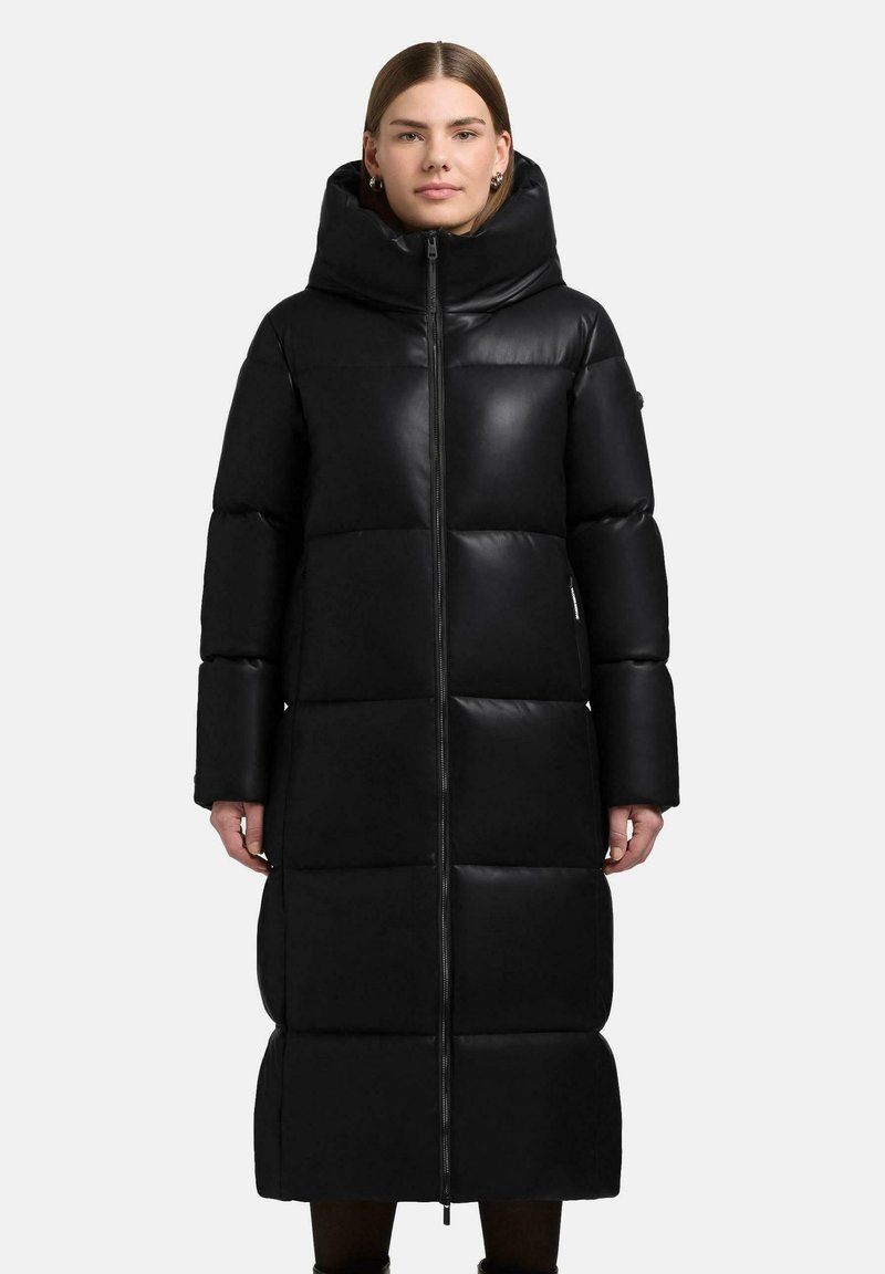Sorte lang quilted puffer coat med høj krave, god lukning foran og sidelommer; blank finish og ankel længde.