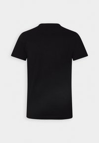 Czarny T-shirt z krótkim rękawem wykonany z bawełny. Prosty design z okrągłym dekoltem i bez grafik. Jednolity kolor na całej powierzchni.