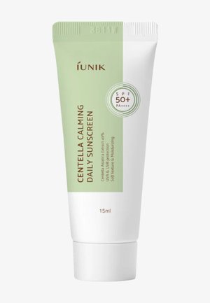 Tube van IUNIK Centella Calming dagelijkse zonnebrandcrème SPF 50+ PA++++ met 49% Centella Asiatica-extract, formaat 15 ml.