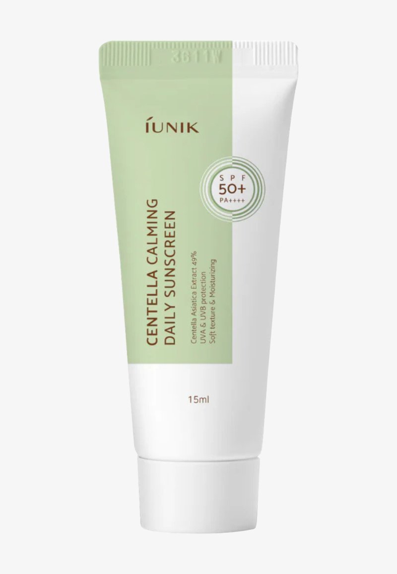Tube van IUNIK Centella Calming dagelijkse zonnebrandcrème SPF 50+ PA++++ met 49% Centella Asiatica-extract, formaat 15 ml.