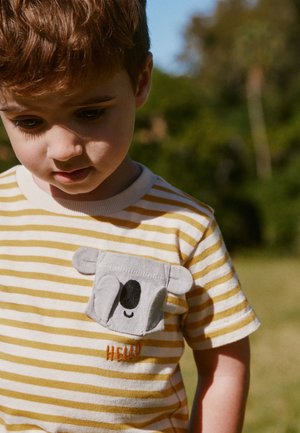 Next, REGULAR FIT - SHORT SLEEVE INTERACTIVE T-SHIRT  . - T-shirt print - yellow stripe koala bear