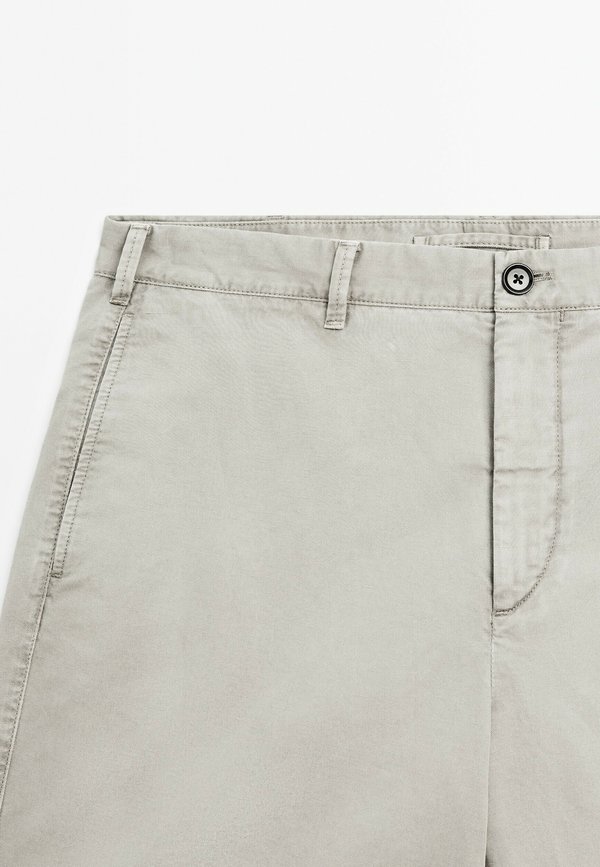 LIGHTWEIGHT BERMUDA - Shorts - beige3