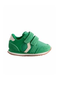 Zielone sneakersy z teksturowaną cholewką, z dwoma szerokimi regulowanymi paskami na rzep oraz kontrastującym kremowym akcentem z boku. Gumowa podeszwa.