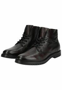 Botas de cuero negro hasta el tobillo con puntas redondeadas, cierre de cordones en la parte delantera y una suela de goma negra texturizada. Incluye costuras reforzadas y detalles de logotipo.