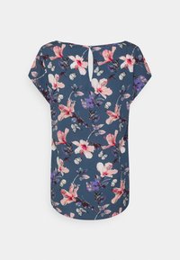 Top floreale con sfondo blu navy, maniche corte, dettaglio a oblò sulla schiena e una combinazione di fiori rosa e viola con farfalle.