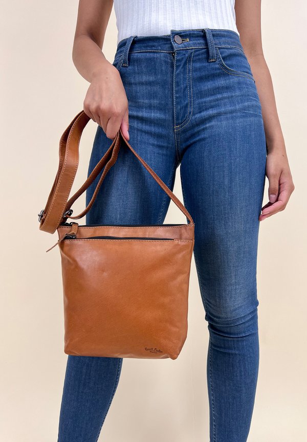 DISA - Umhängetasche - haselnuss