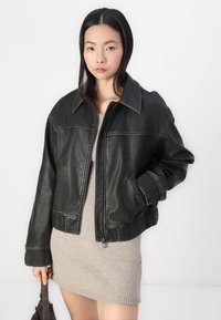 Object OBJSCARLET BIKER - Giacca in similpelle - black