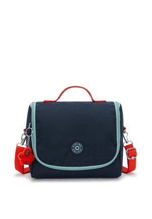 Borsa a tracolla della marina con rifiniture blu chiaro, manico e tracolla rossi, dotata di un accessorio portachiavi a forma di scimmia, materiale in tessuto e chiusura a patta.