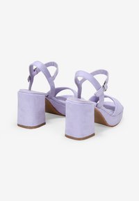Bosanova Sandalias con plataforma - lila