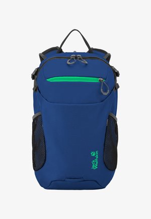 Blauer Jack Wolfskin Rucksack mit grünem Reißverschluss, schwarzen Netzseitentaschen, Tragegriff oben und zwei grauen Reißverschlussanhängern.