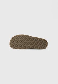 Sohle eines Schuhs mit einem strukturierten, welligen Profil und wiederholtem "BIRKENSTOCK"-Branding aus Gummi.