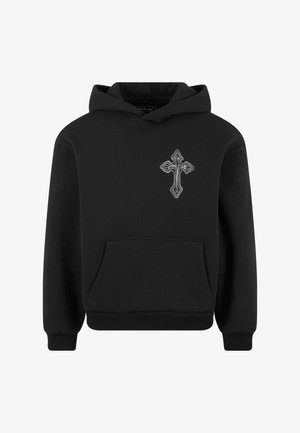 Hanorac negru cu un buzunar frontal, având un design alb, complicat al unei cruci în zona stângă a pieptului. Fabricat dintr-un material moale și confortabil.