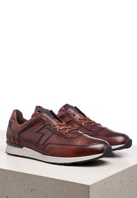 Lloyd AUGUSTINO - Trainers - braun