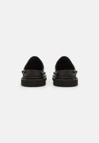 Toga Ciabattine - black